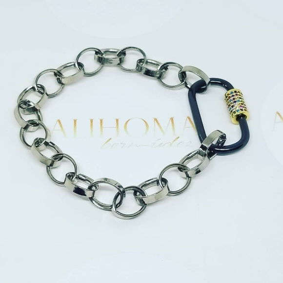 Bracelet - Picture 1 of 2